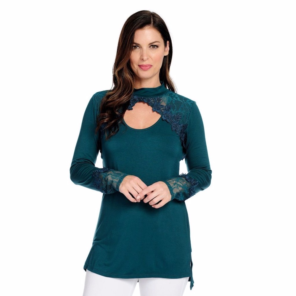 ✨3 for $30✨NWOT High Neck Lace Detail Stretch Top